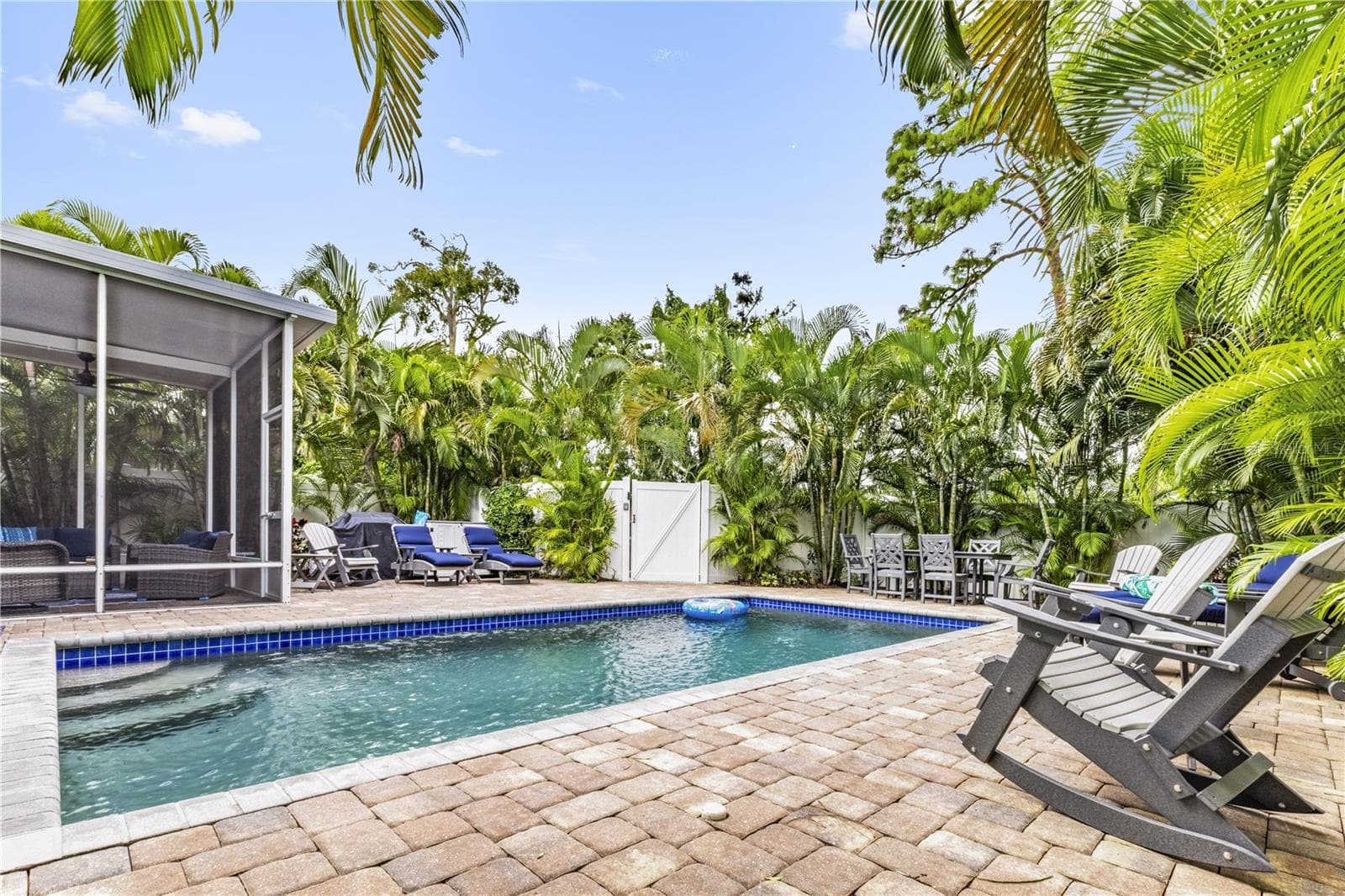 Duplex at 2047 ROSELAWN ST, SARASOTA, photo 20 of 41