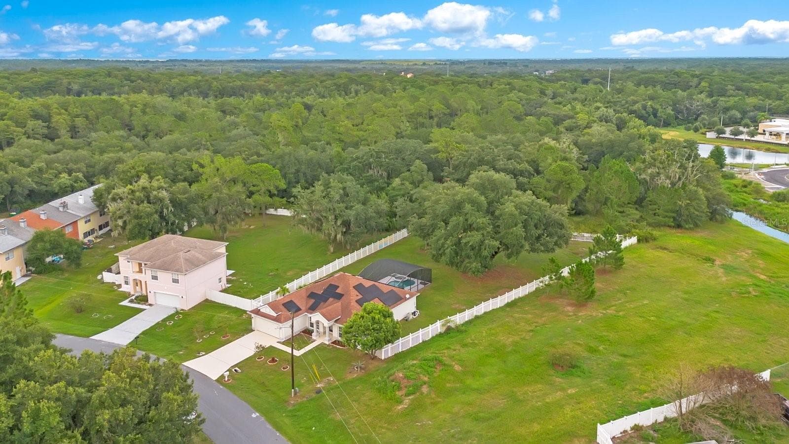 Perfectly positioned with loads of privacy! - 46 CORDONA DR, KISSIMMEE