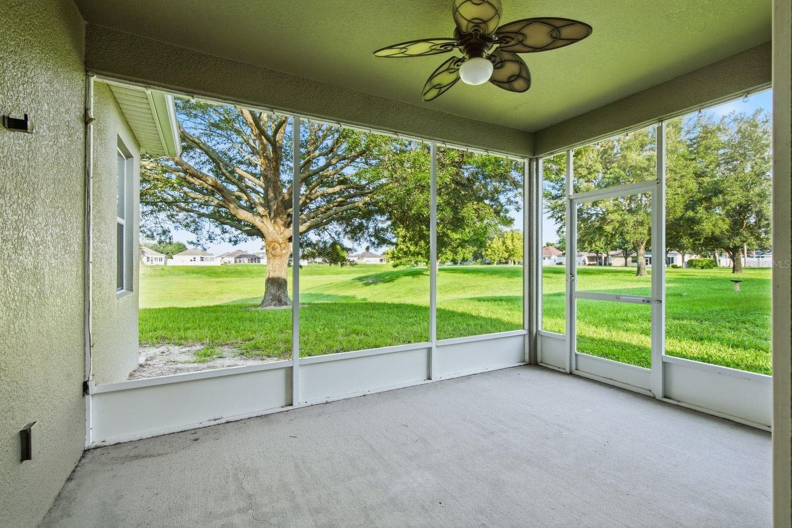 Screened Porch - 14830 POTTERTON CIR, HUDSON