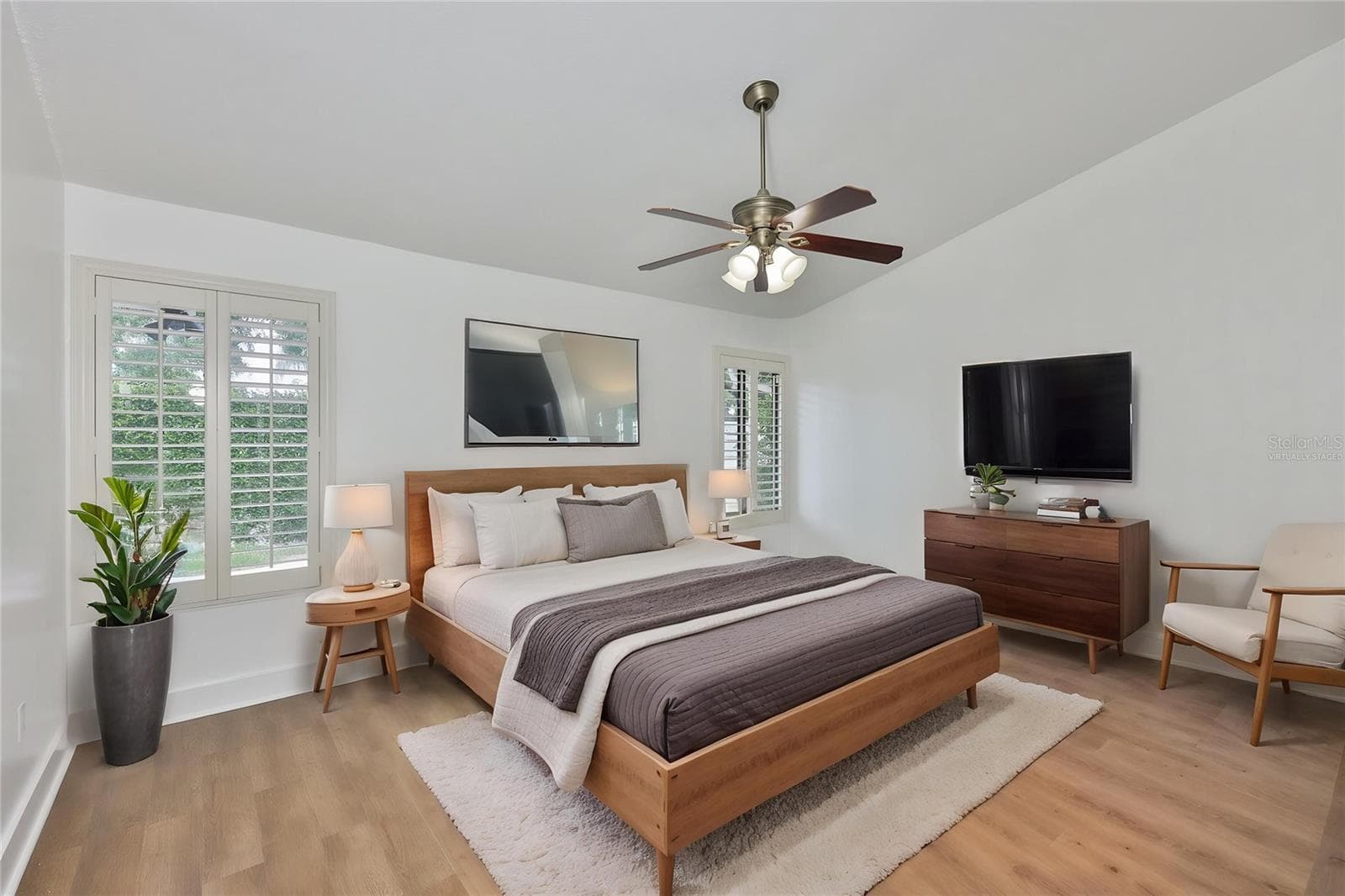 Virtually staged - 14651 VILLAGE GLEN CIR, TAMPA