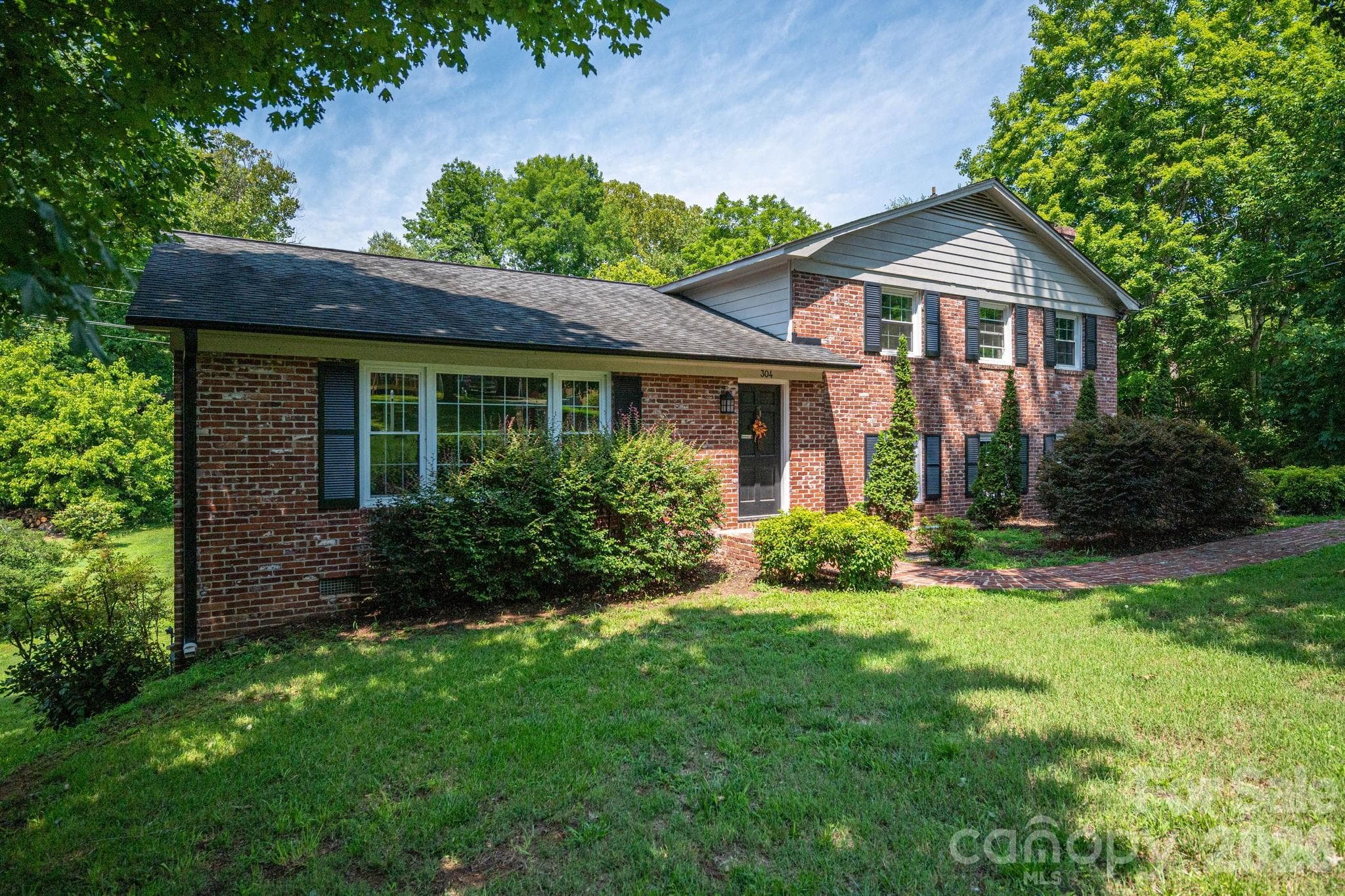 Single Family Residence at 304 Windsor Drive, Shelby, photo 8 of 48