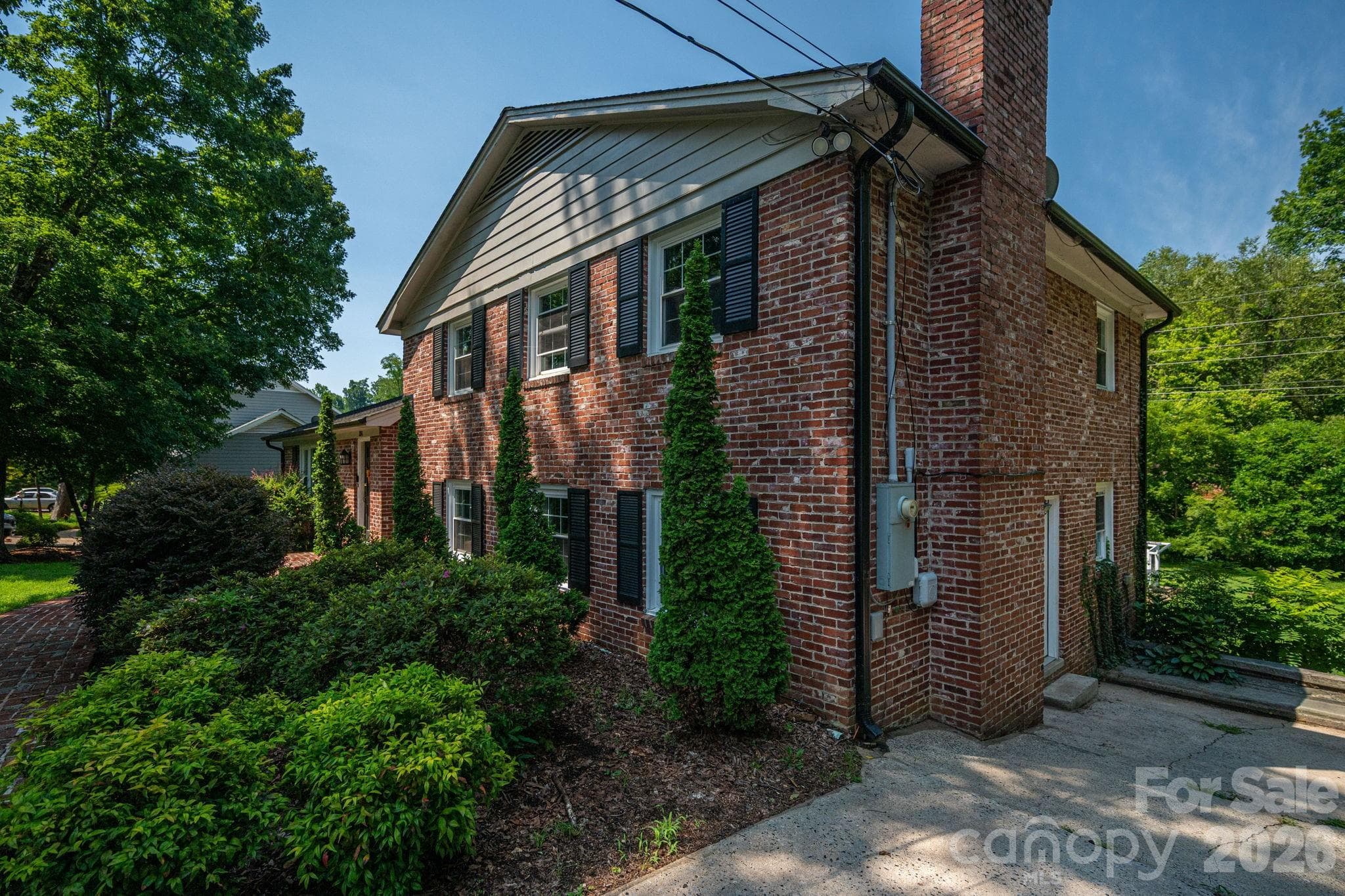 walkout basement access - 304 Windsor Drive, Shelby