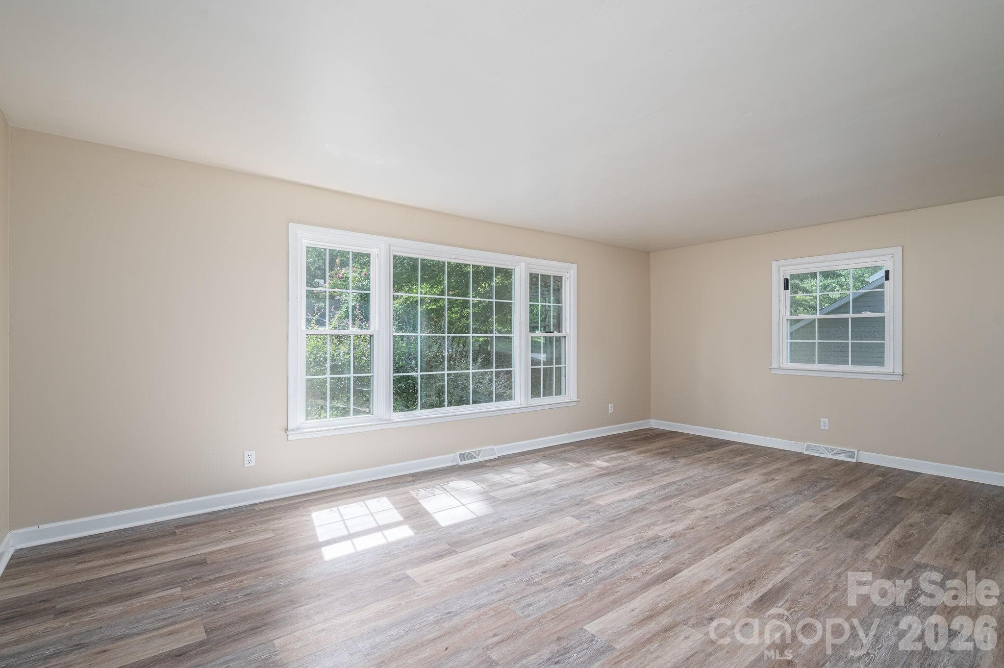 living room - 304 Windsor Drive, Shelby