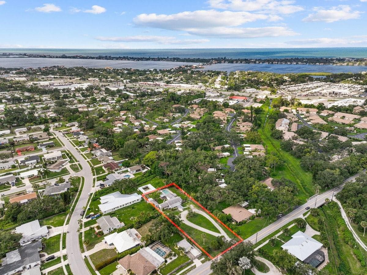Single Family Residence at 2404 BISPHAM RD, SARASOTA, photo 5 of 54