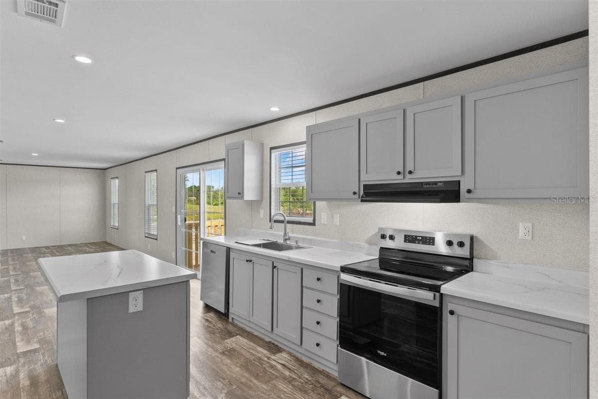 Manufactured Home at 8457 N CAROUSEL TER, CRYSTAL RIVER, photo 23 of 37