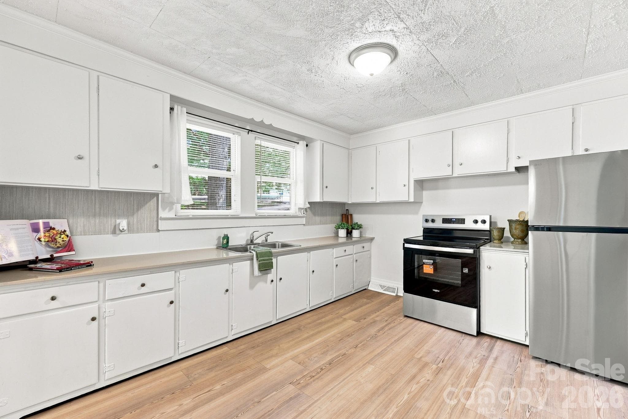 Single Family Residence at 74 Pinecrest Drive SW, Concord, photo 2 of 45