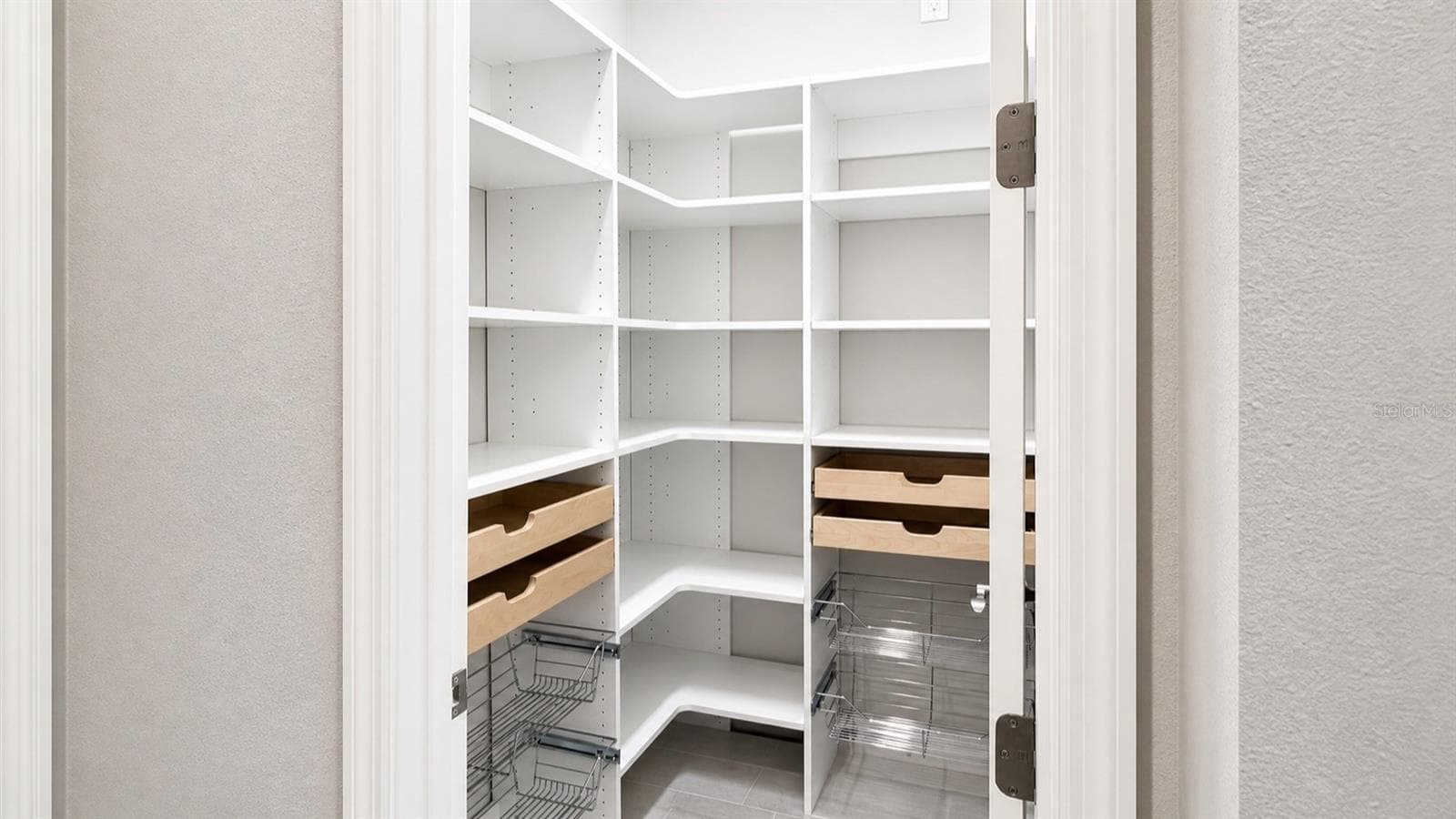 Custom Pantry - 812 BLUE SHELL LOOP, SARASOTA