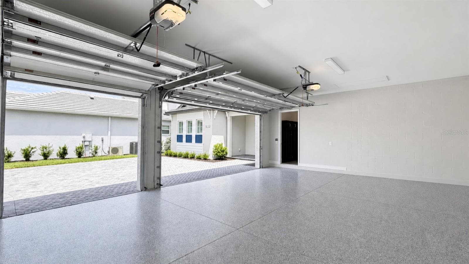 3 Car garage - 812 BLUE SHELL LOOP, SARASOTA