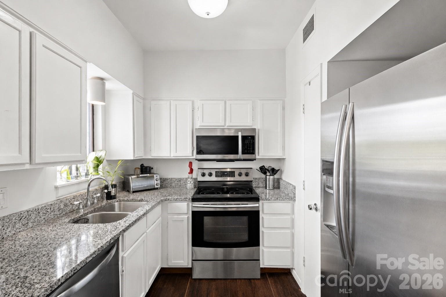Condominium at 224 N Poplar Street, Charlotte, photo 11 of 34