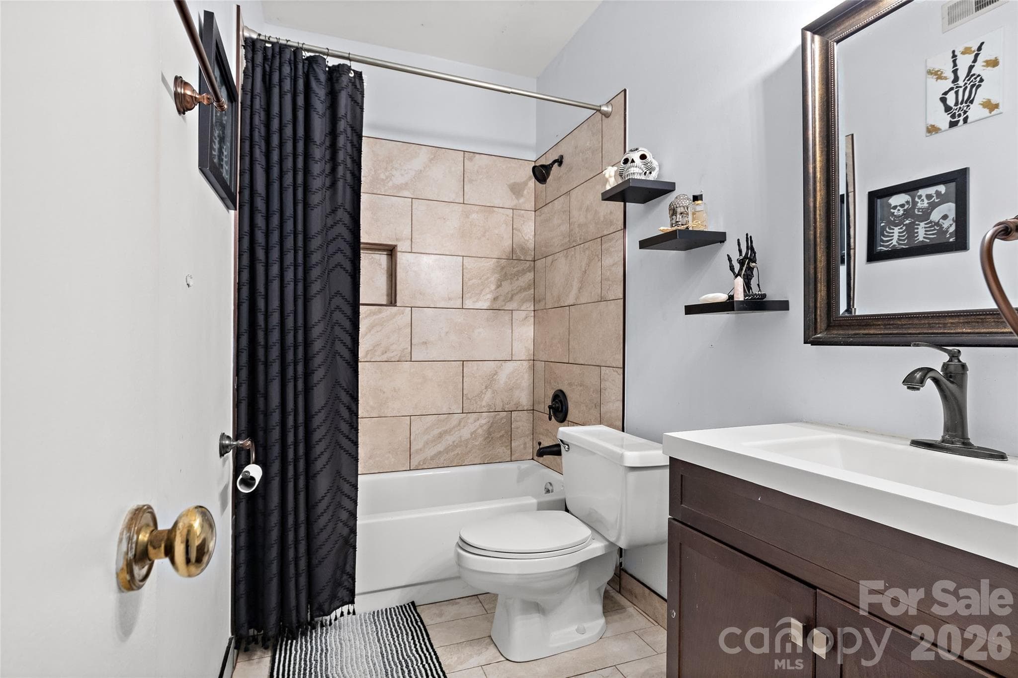 Condominium at 224 N Poplar Street, Charlotte, photo 17 of 34