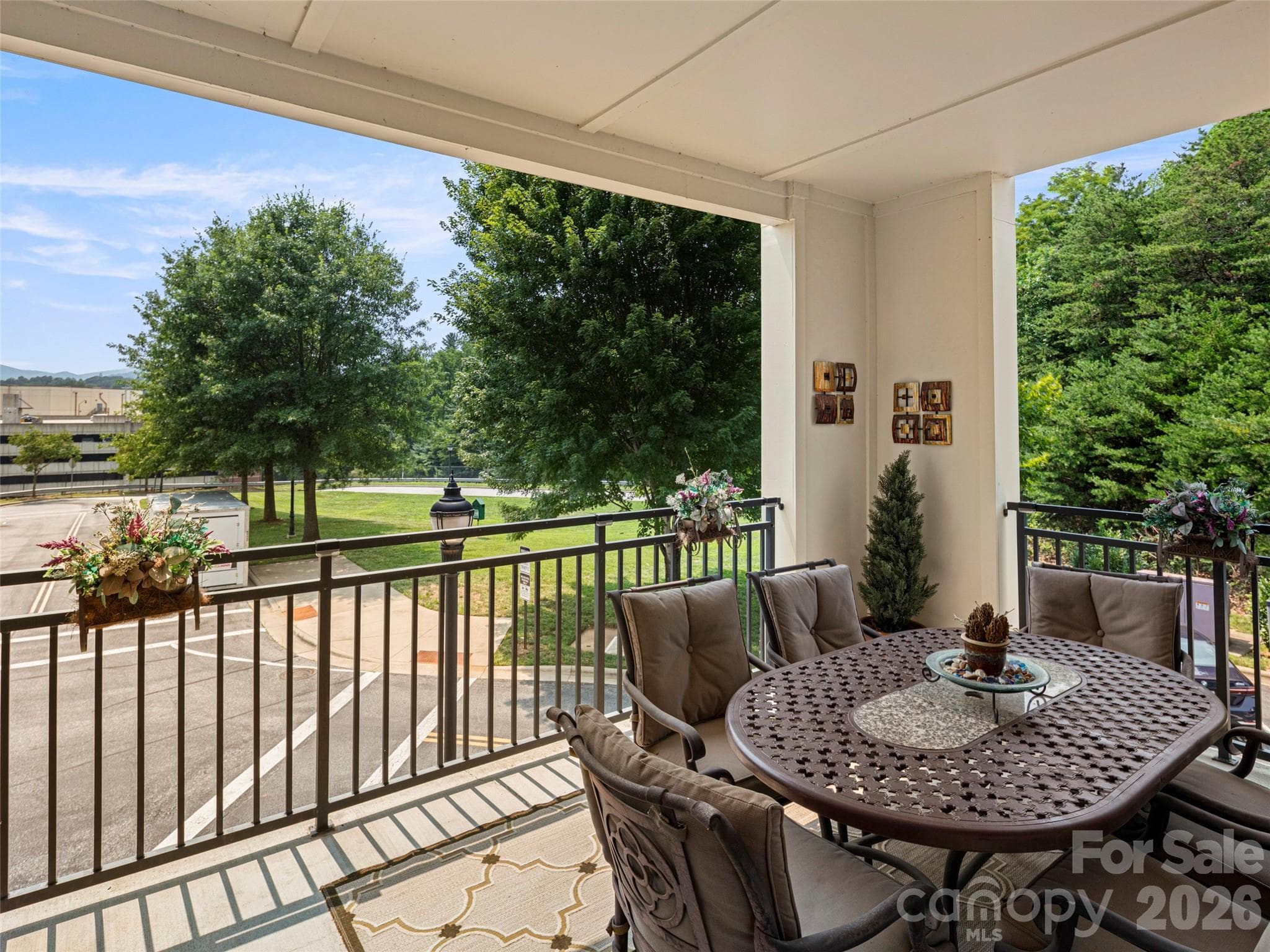 Large covered Balcony with two open sides. Mountain View. This Balcony is very private over looking green space. - 5 Farleigh Street, Asheville
