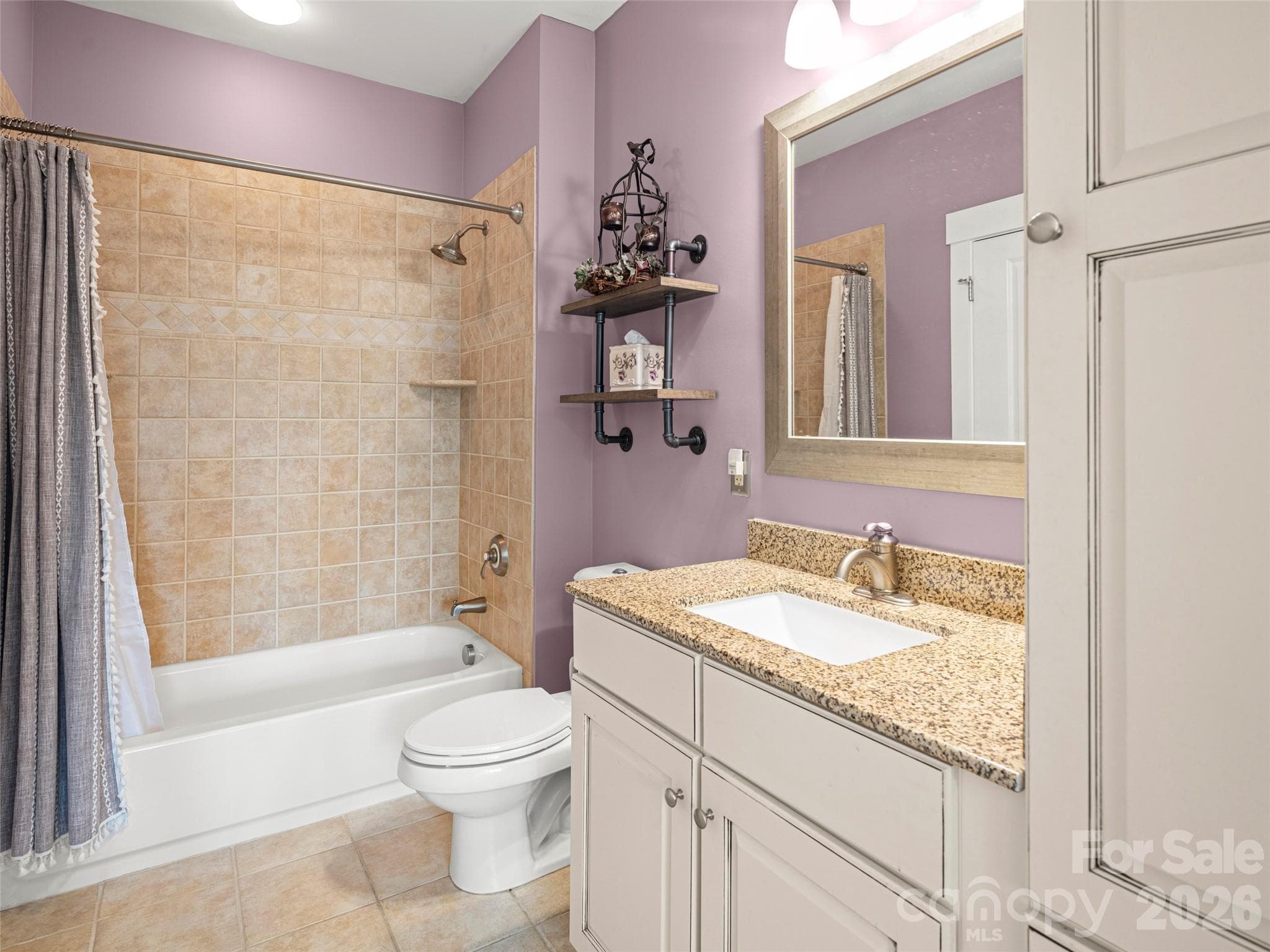 Guest Bathroom - 5 Farleigh Street, Asheville