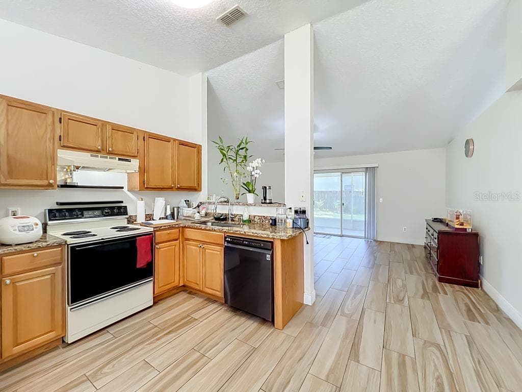 Single Family Residence at 8818 RESERVATION DR, ORLANDO, photo 13 of 52