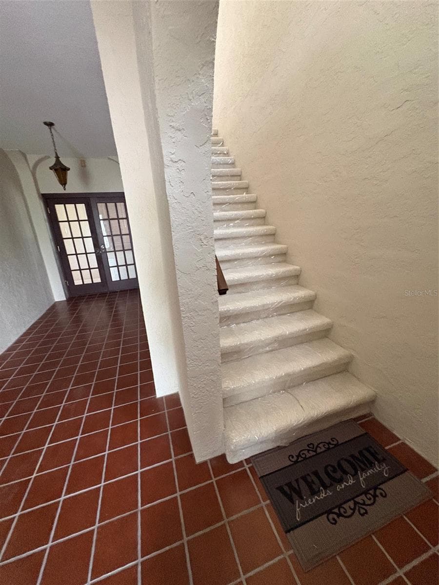 Entrance Hallway - 15810 REDINGTON DR, REDINGTON BEACH