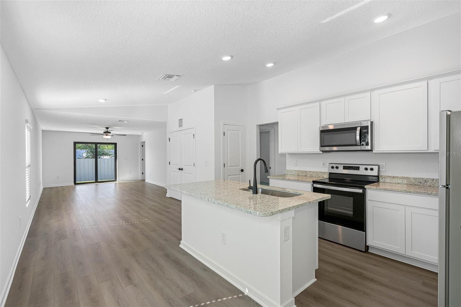 Single Family Residence at 7154 CANOPY LN, LAKELAND, photo 2 of 7