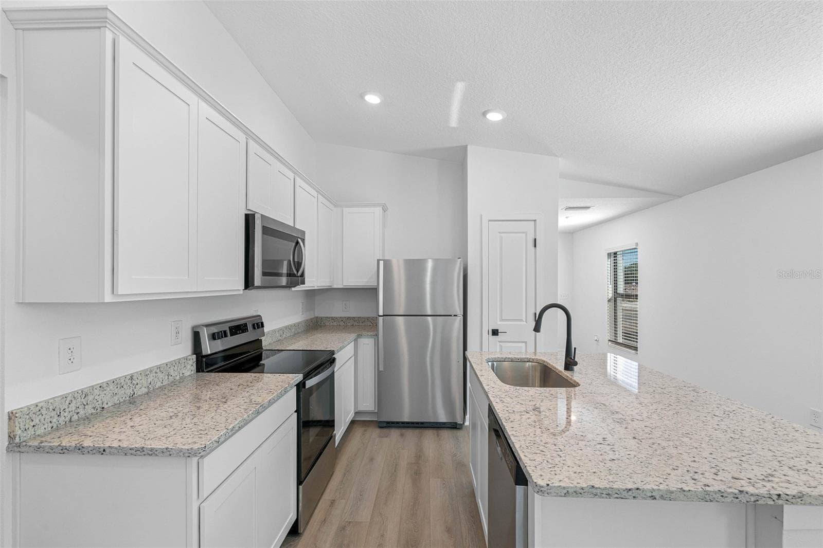 Single Family Residence at 7154 CANOPY LN, LAKELAND, photo 3 of 7