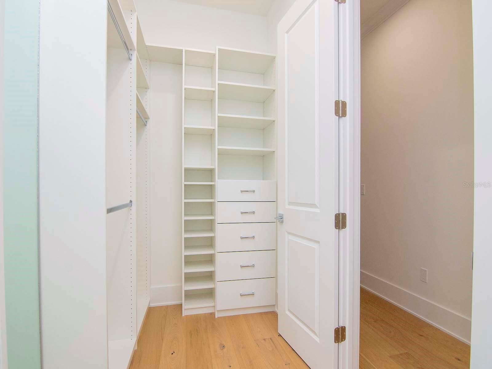 Example/Rendering Primary Closet - 654 GENEVA PL, TAMPA