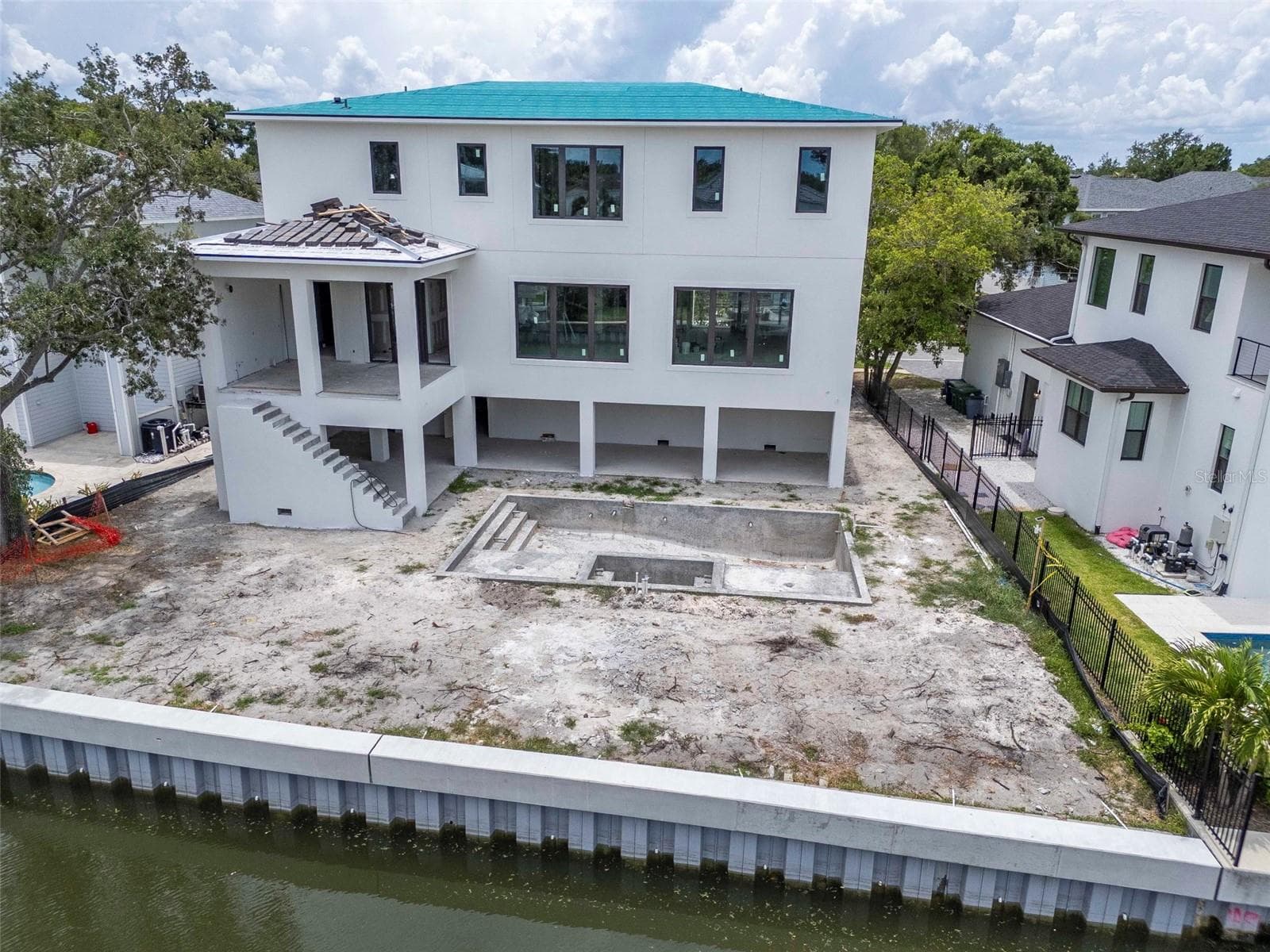 View of Back/Canal - 654 GENEVA PL, TAMPA