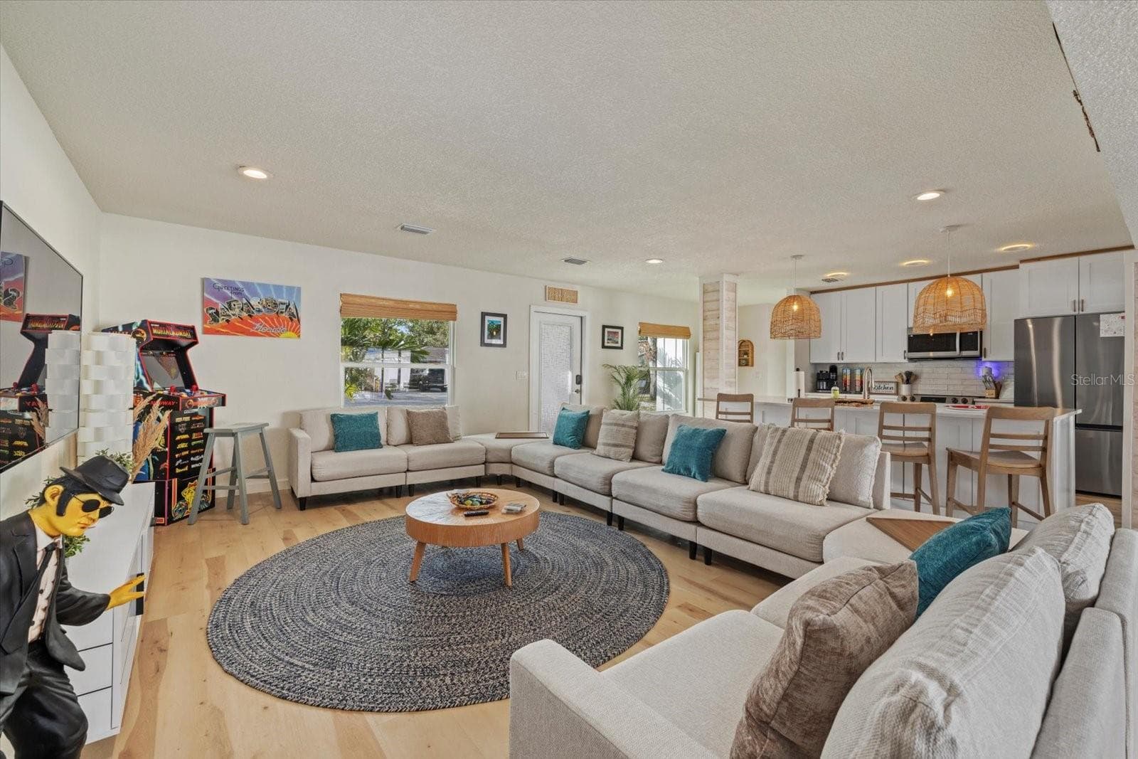 Main Living Room - 2069 BOUGAINVILLEA ST, SARASOTA