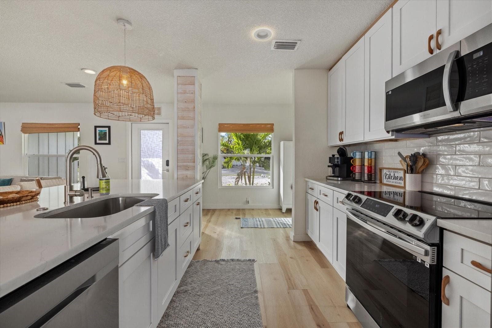 Kitchen - 2069 BOUGAINVILLEA ST, SARASOTA