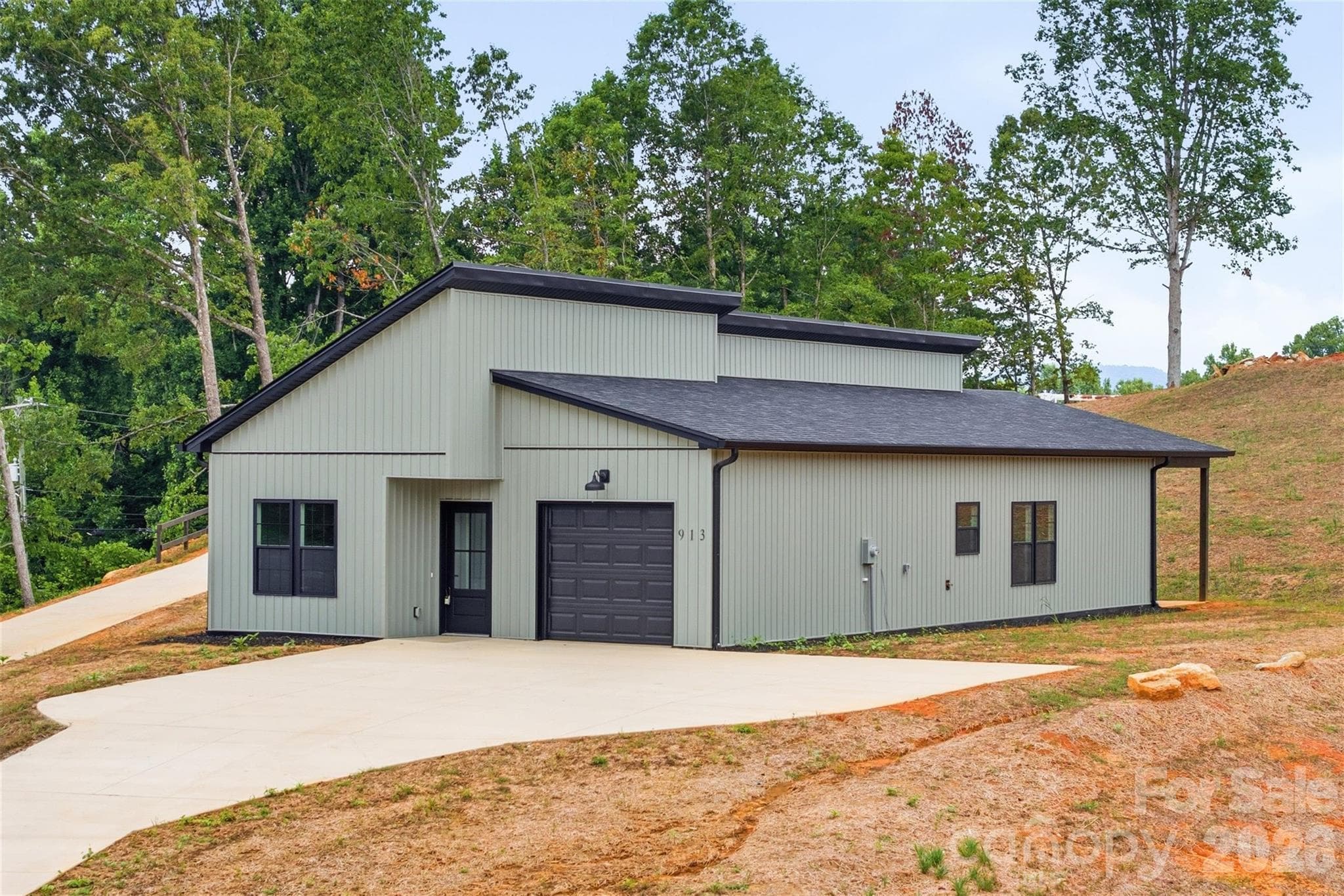 913 Overlook Drive SW