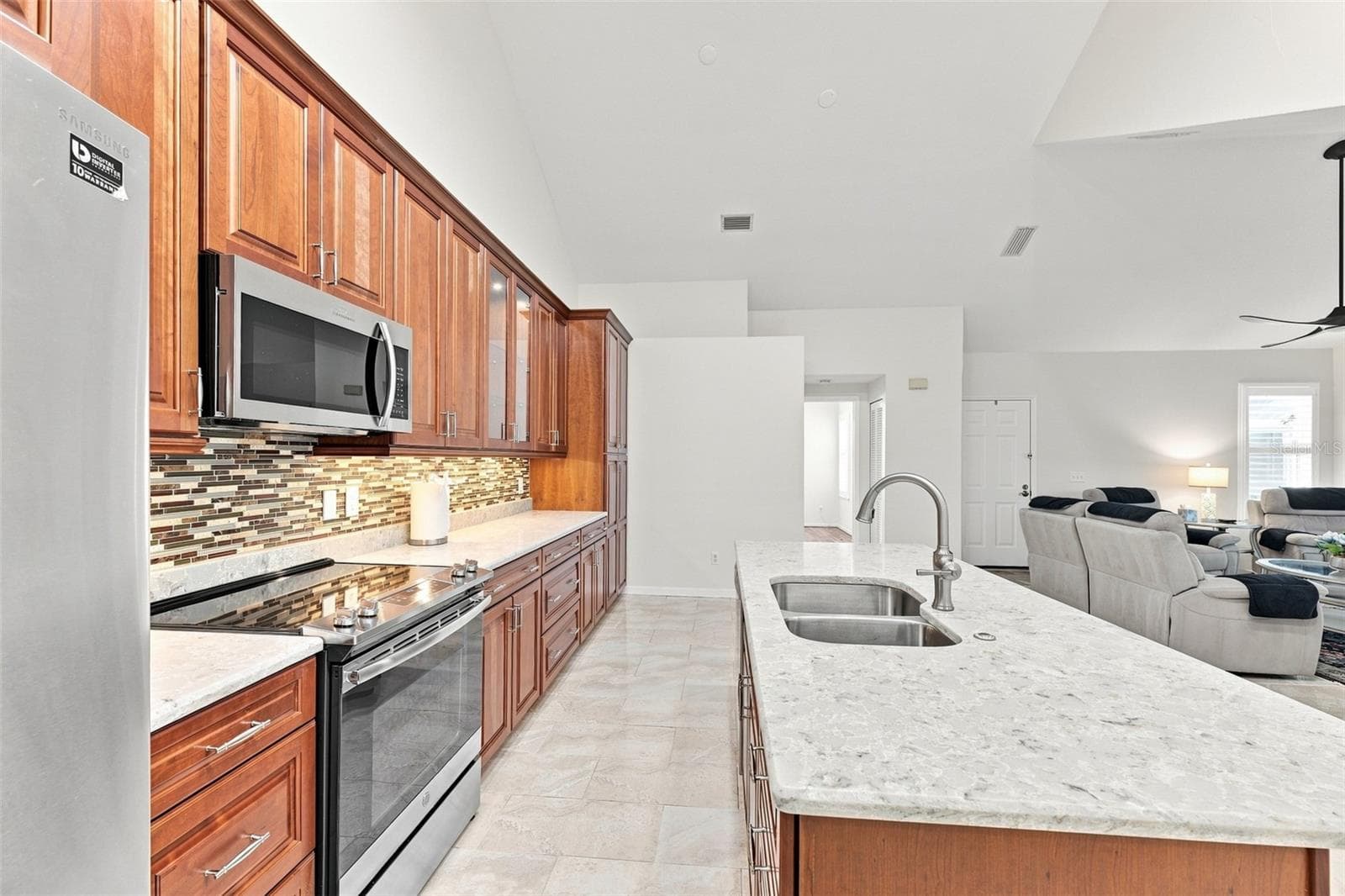 A beautiful compliment to the rest of the home. - 1124 GOLFVIEW WOODS DR #na, SUN CITY CENTER