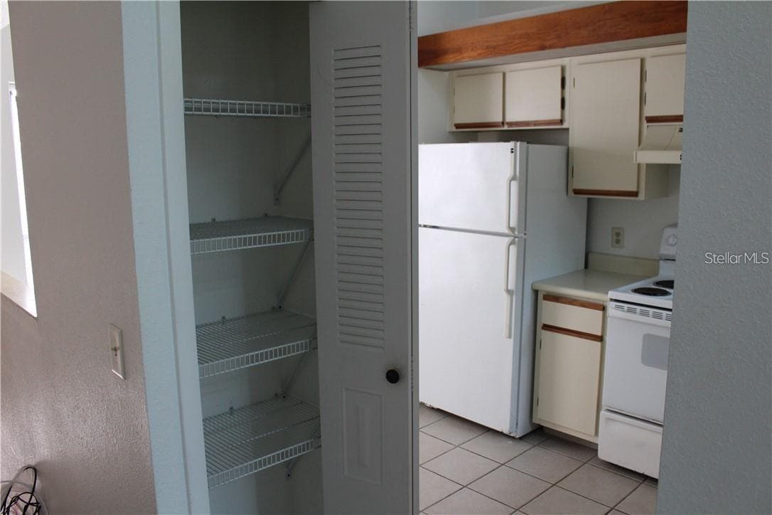 Condominium at 2906 S SEMORAN BLVD #2, ORLANDO, photo 4 of 16