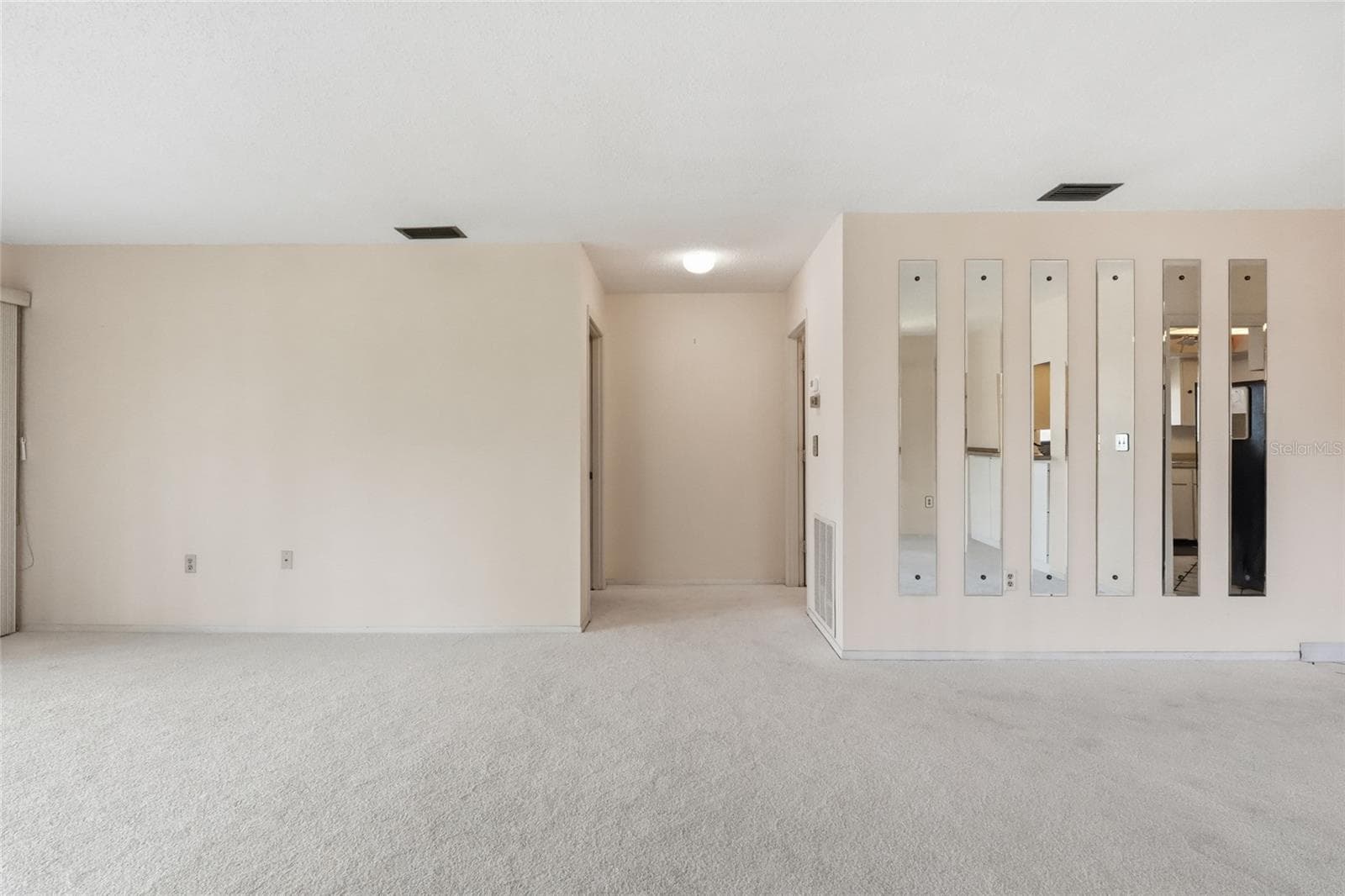 living room/dining room - 3500 EL CONQUISTADOR PKWY #332, BRADENTON