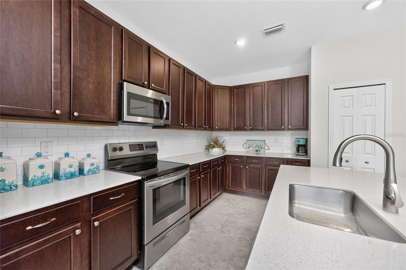 Single Family Residence at 93 MARK TWAIN LN, ROTONDA WEST, photo 17 of 58