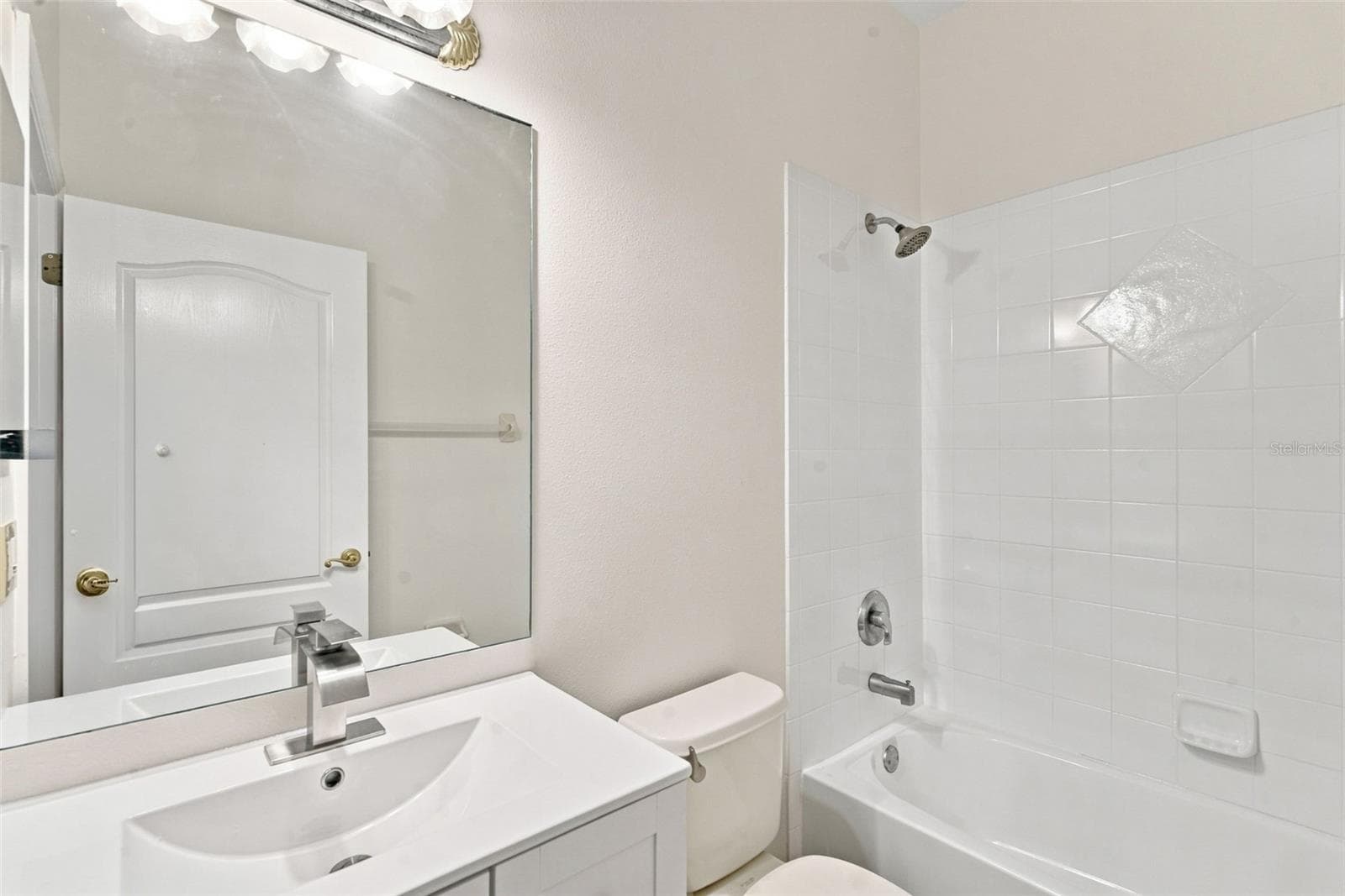 Single Family Residence at 13618 OLD DOCK RD, ORLANDO, photo 13 of 49