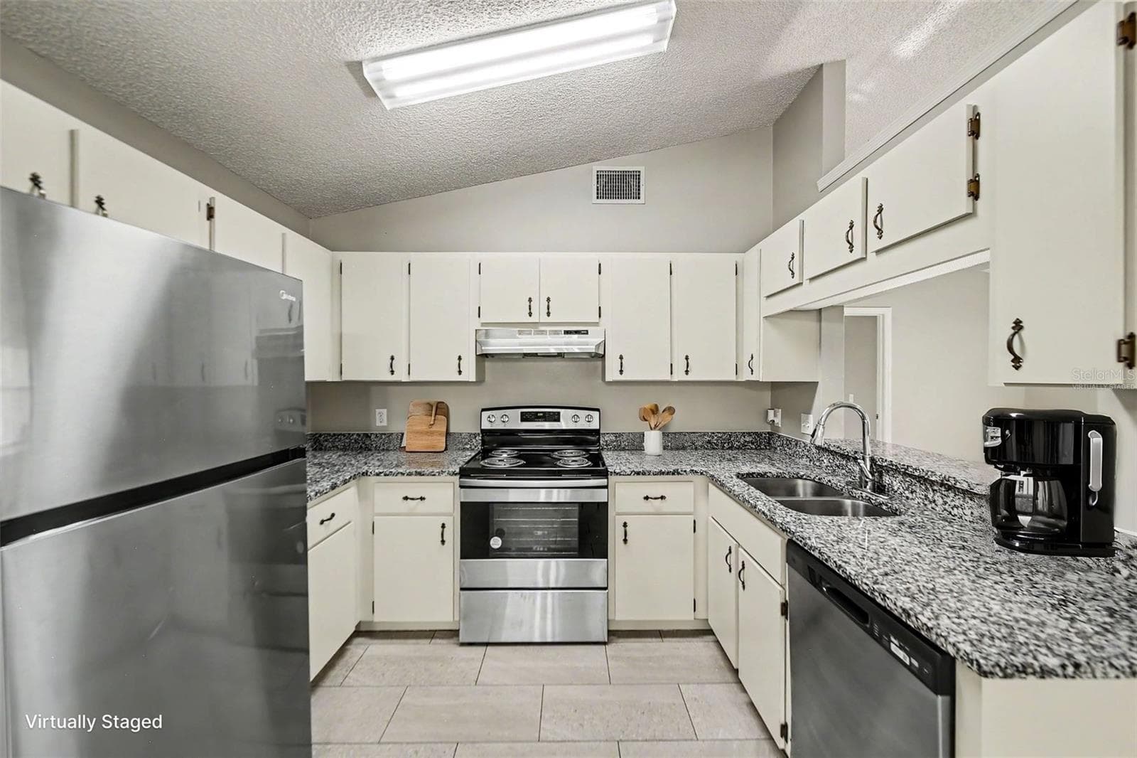 Virtually Staged - 2710 LORRAINE DR, LEESBURG