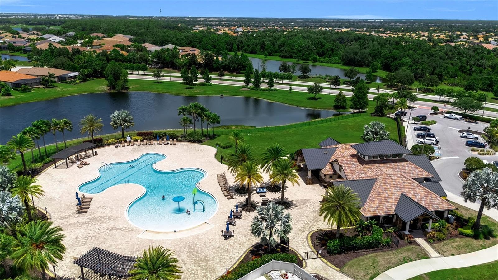 Single Family Residence at 15114 LINN PARK TER, LAKEWOOD RANCH, photo 31 of 94