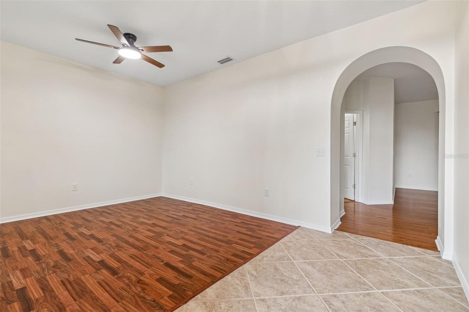 Living room - 5306 WATERLEAF CT, VALRICO
