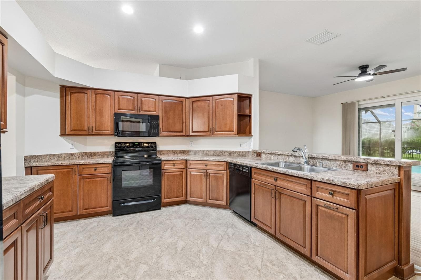 Kitchen - 5306 WATERLEAF CT, VALRICO