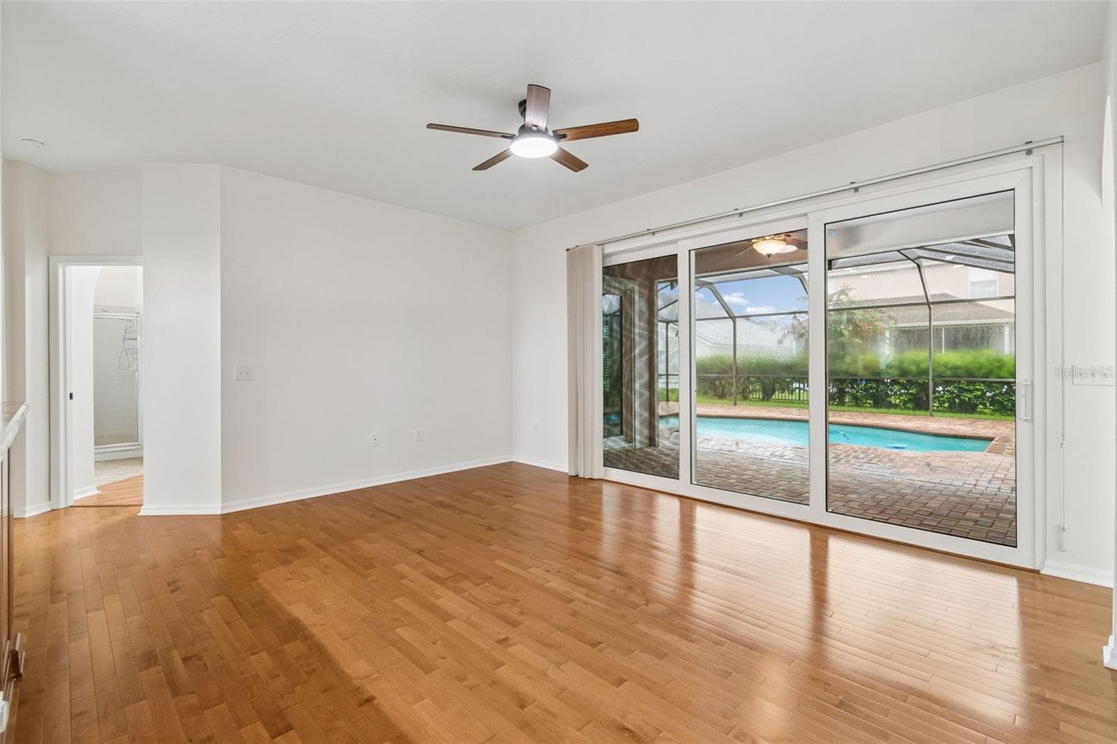 Family room looking towards pool - 5306 WATERLEAF CT, VALRICO
