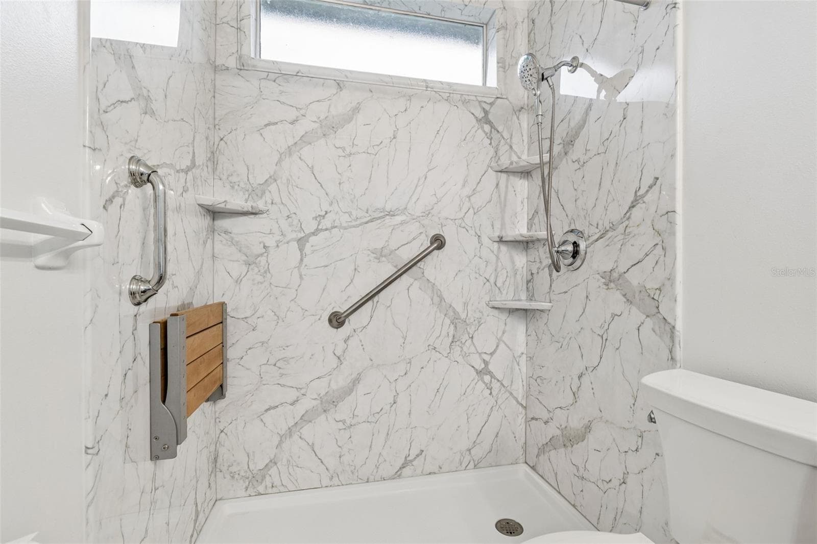 walk in shower - 5306 WATERLEAF CT, VALRICO