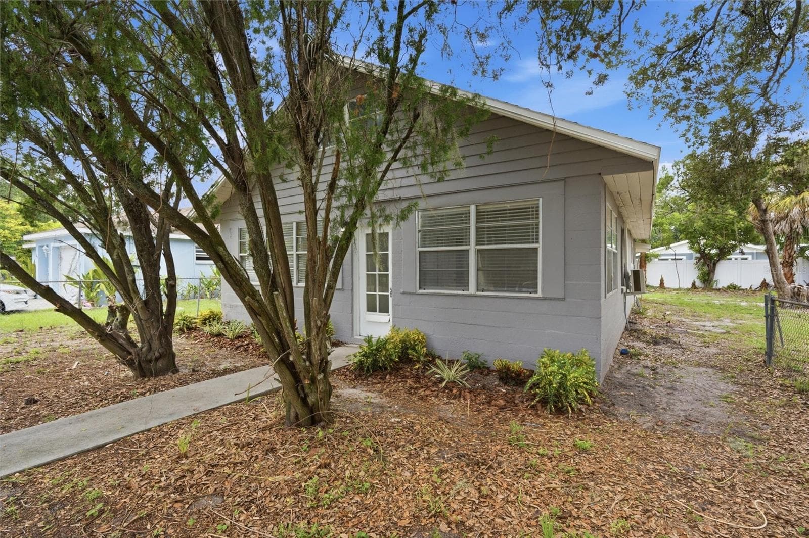 Single Family Residence at 2425 9TH AVE E, BRADENTON, photo 2 of 19