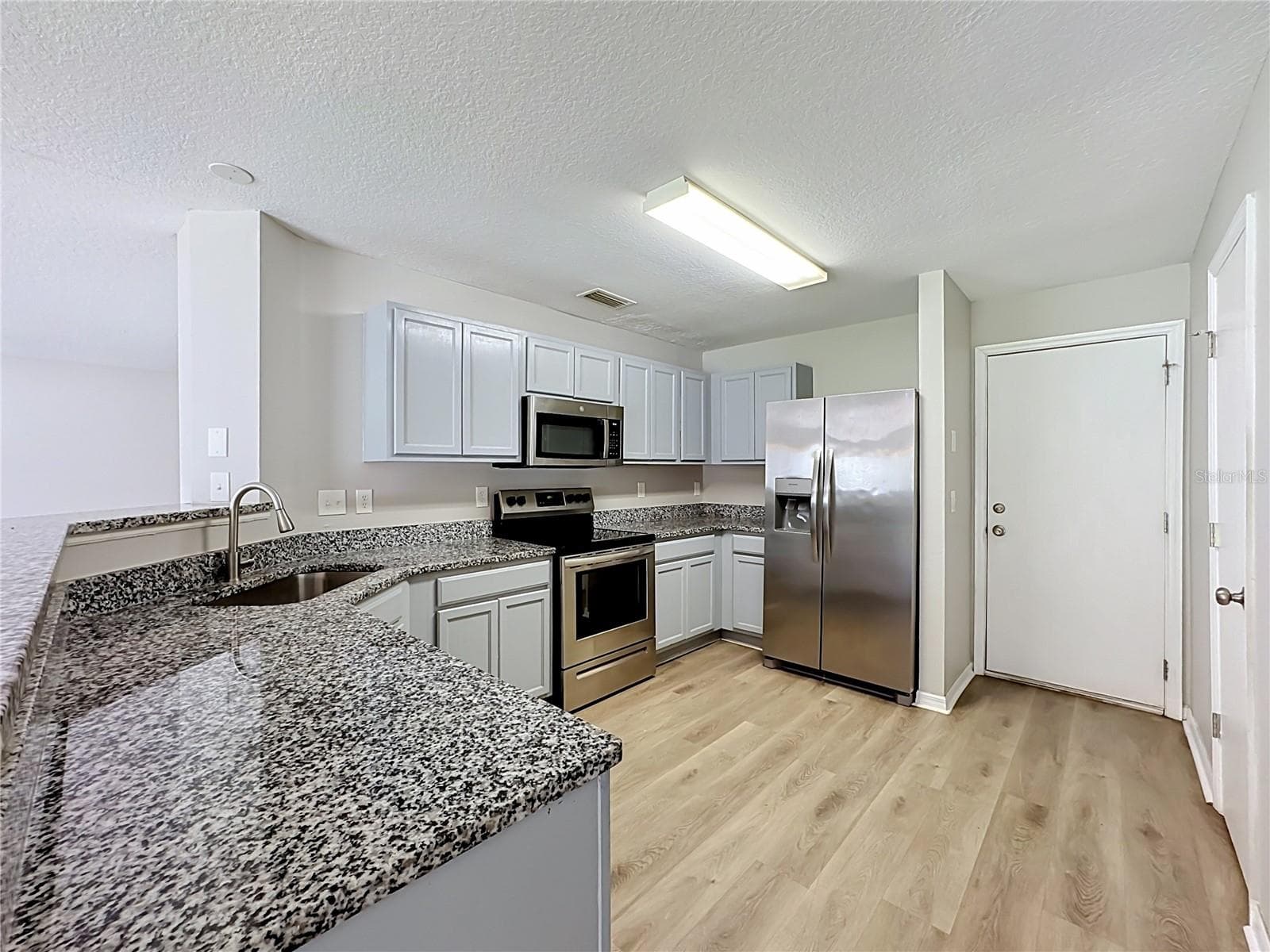 Single Family Residence at 6320 MAGNOLIA TRAILS LN, GIBSONTON, photo 7 of 26