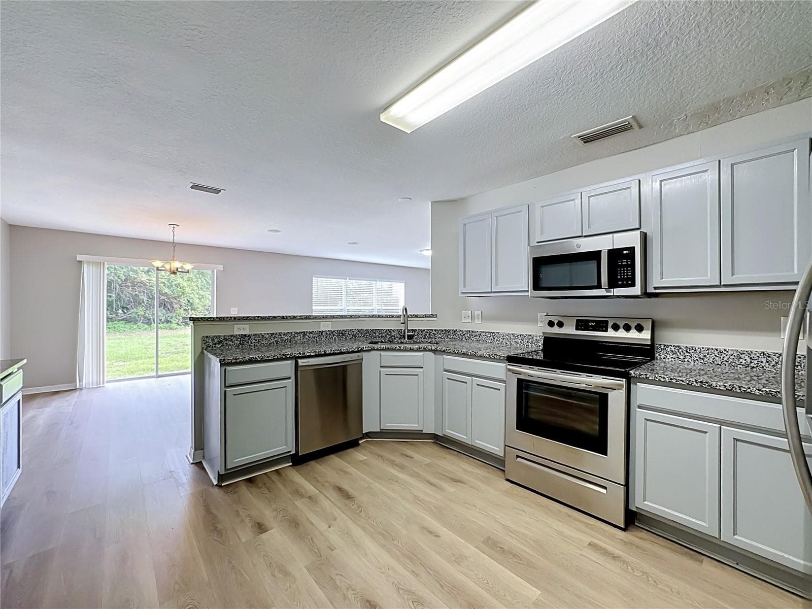 Single Family Residence at 6320 MAGNOLIA TRAILS LN, GIBSONTON, photo 8 of 26