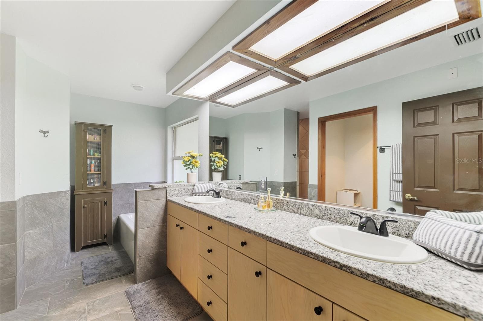 Tub and separate shower - 4610 403RD ST E, MYAKKA CITY
