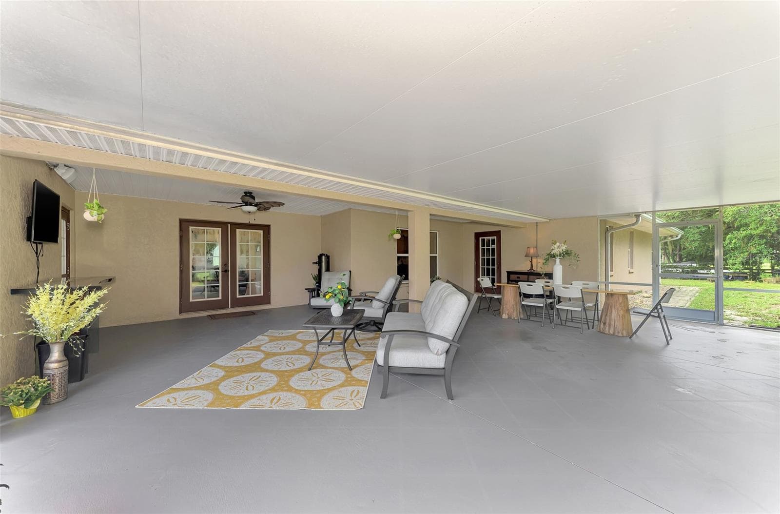 Covered dining and entertainment area - 4610 403RD ST E, MYAKKA CITY
