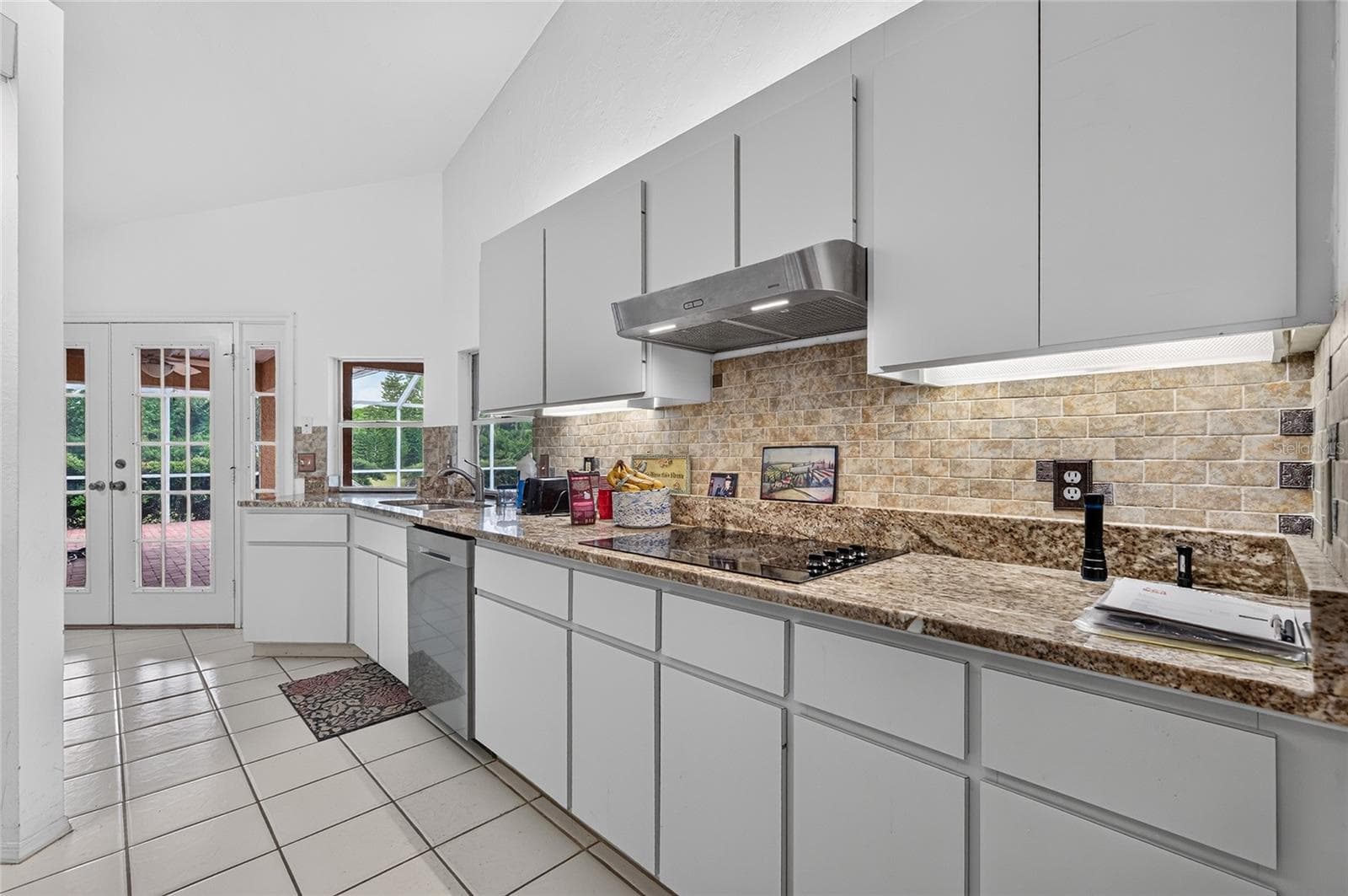 Single Family Residence at 105 JACARANDA BLVD, VENICE, photo 26 of 96