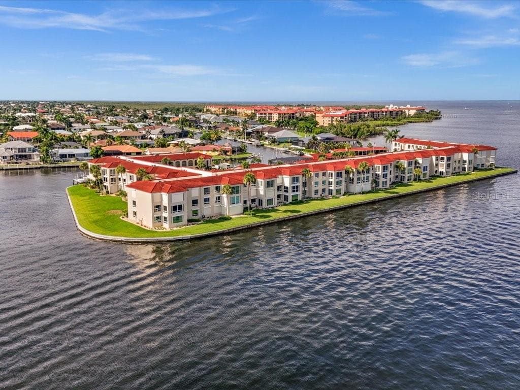 1 COLONY POINT DR #1C