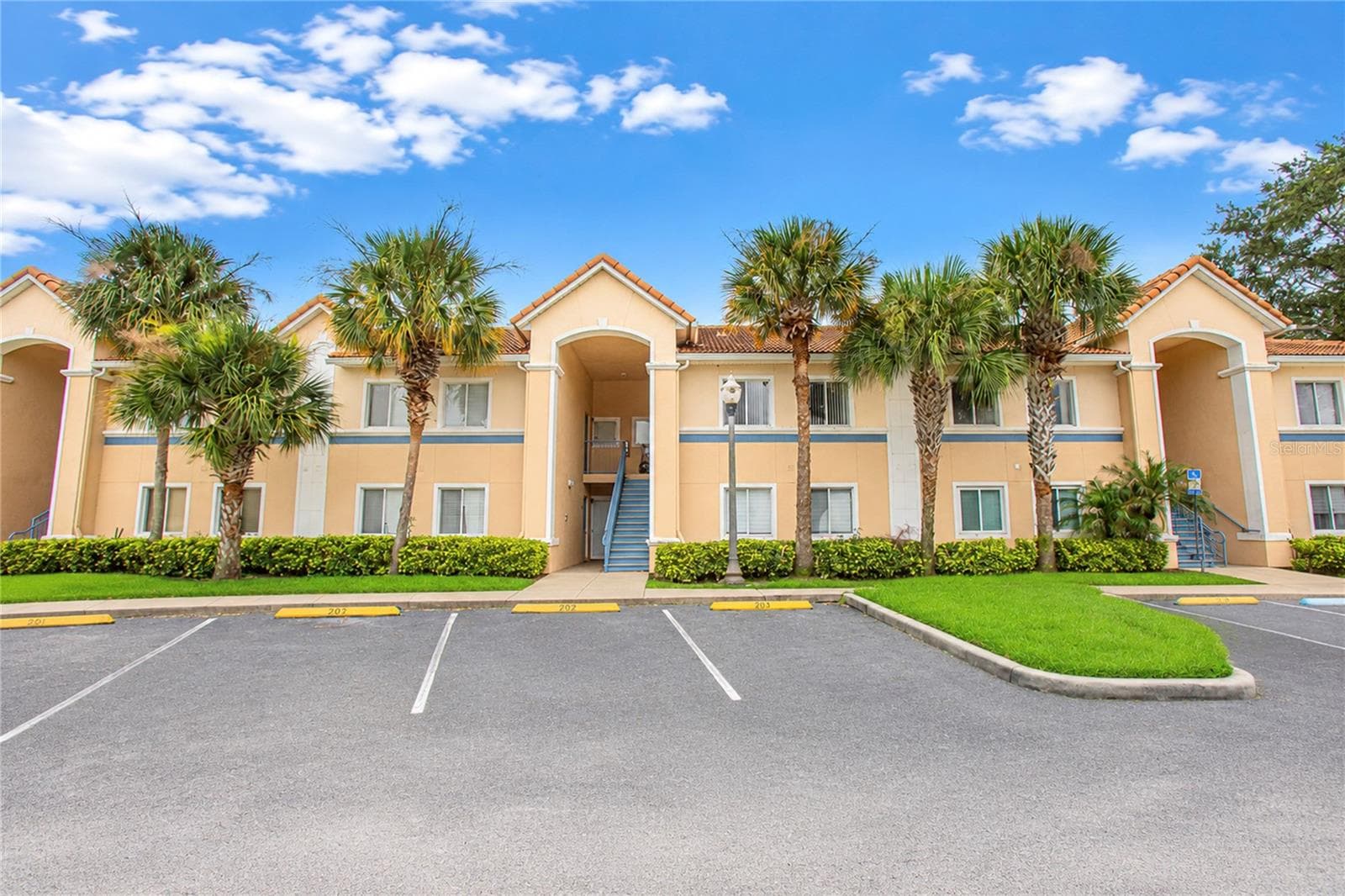 Condominium at 508 VILLA DEL SOL CIR #204, ORLANDO, photo 3 of 16