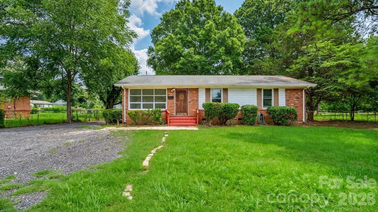 Single Family Residence at 634 Kentbrook Drive, Charlotte, photo 3 of 38
