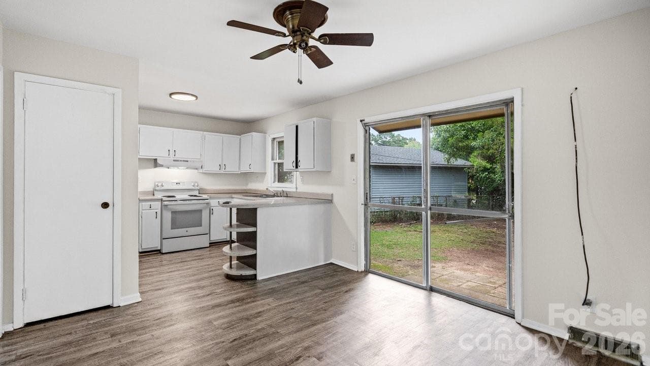 Single Family Residence at 634 Kentbrook Drive, Charlotte, photo 16 of 38