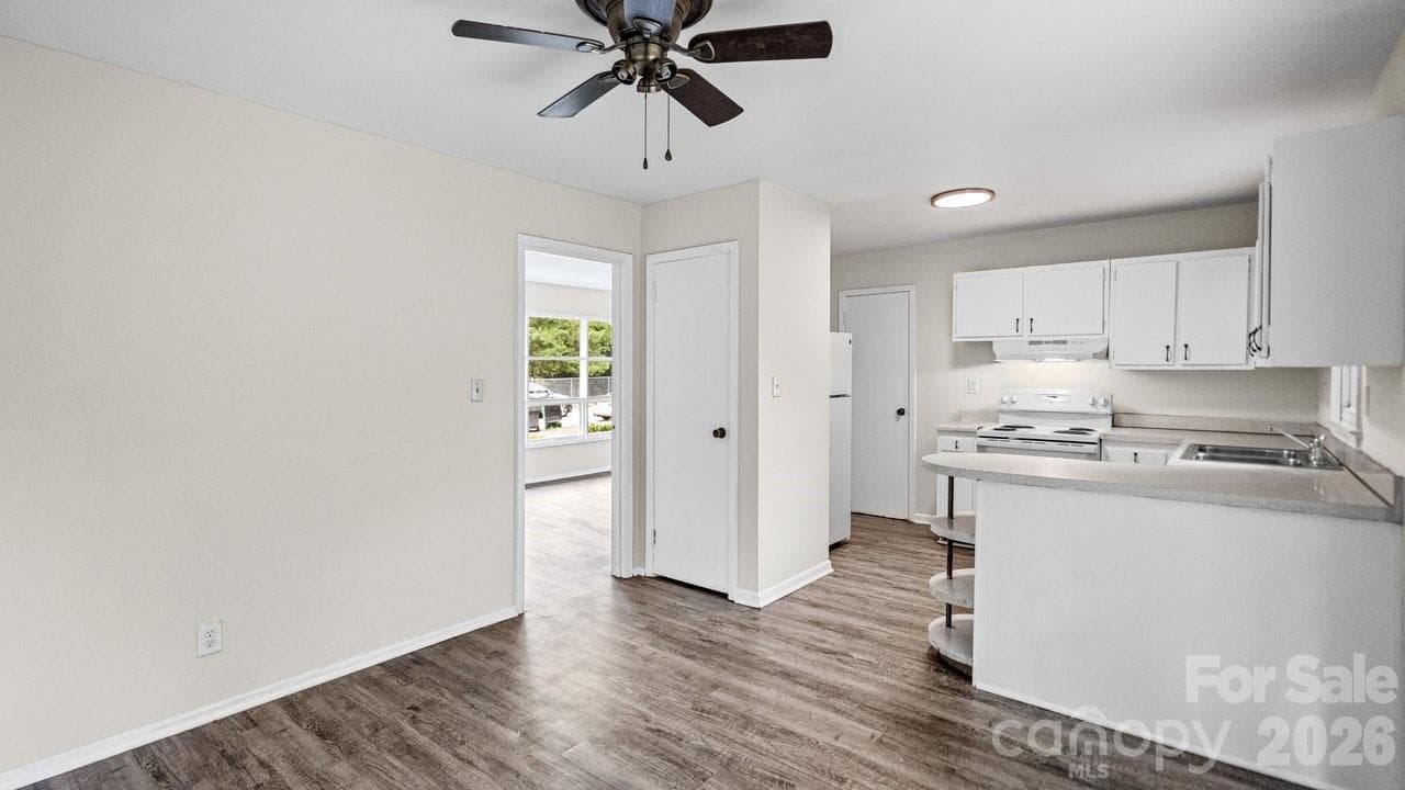 Single Family Residence at 634 Kentbrook Drive, Charlotte, photo 19 of 38