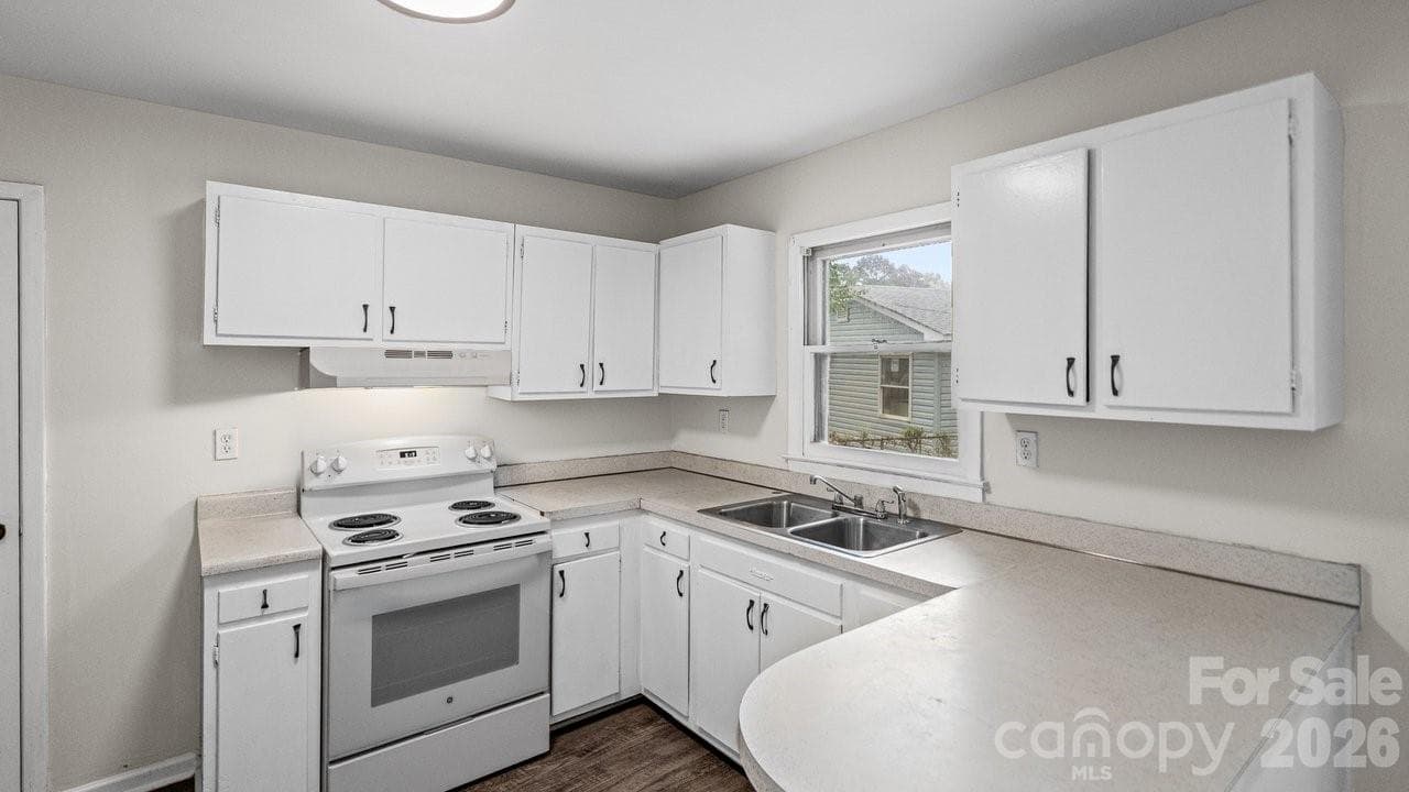 Single Family Residence at 634 Kentbrook Drive, Charlotte, photo 20 of 38