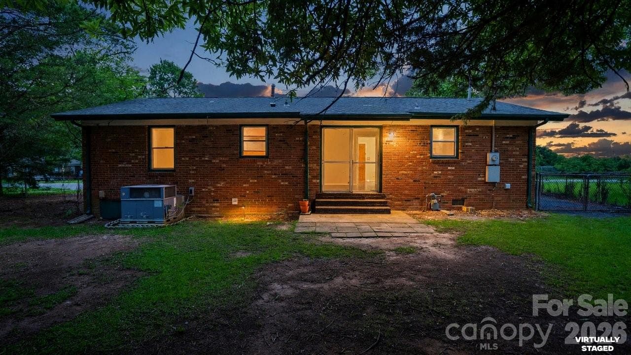 Single Family Residence at 634 Kentbrook Drive, Charlotte, photo 27 of 38