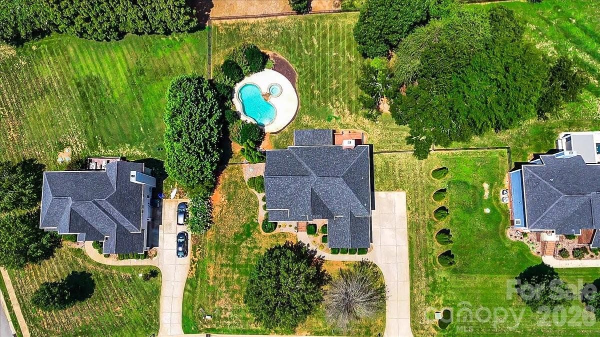.6 Acres! Fenced yard! - 109 Pauls Lane, Mooresville